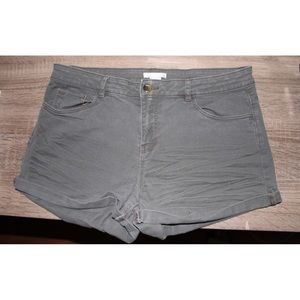 H&M’s Dark Khaki 3” Shorts
